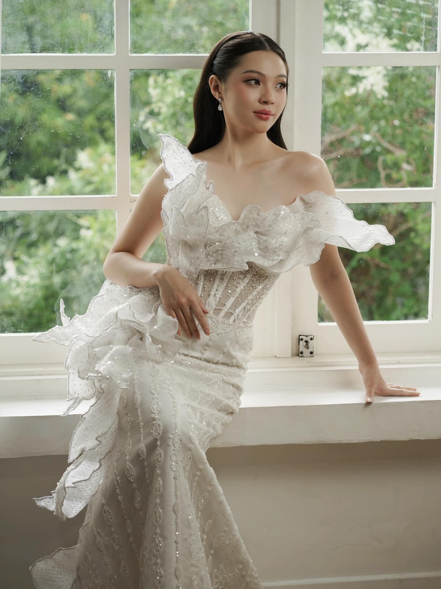 Bride in a sculptural organza wedding gown by CELRA